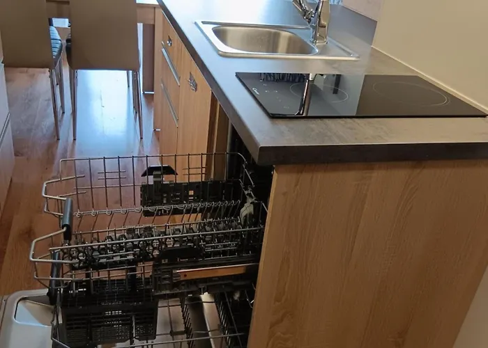 Royal Palm Studio, * スヴェティ・ヴラス